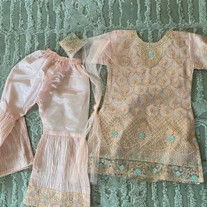 Indian / Pakistani Girls Elegant Pink and Gold Embroidered Outfit.!